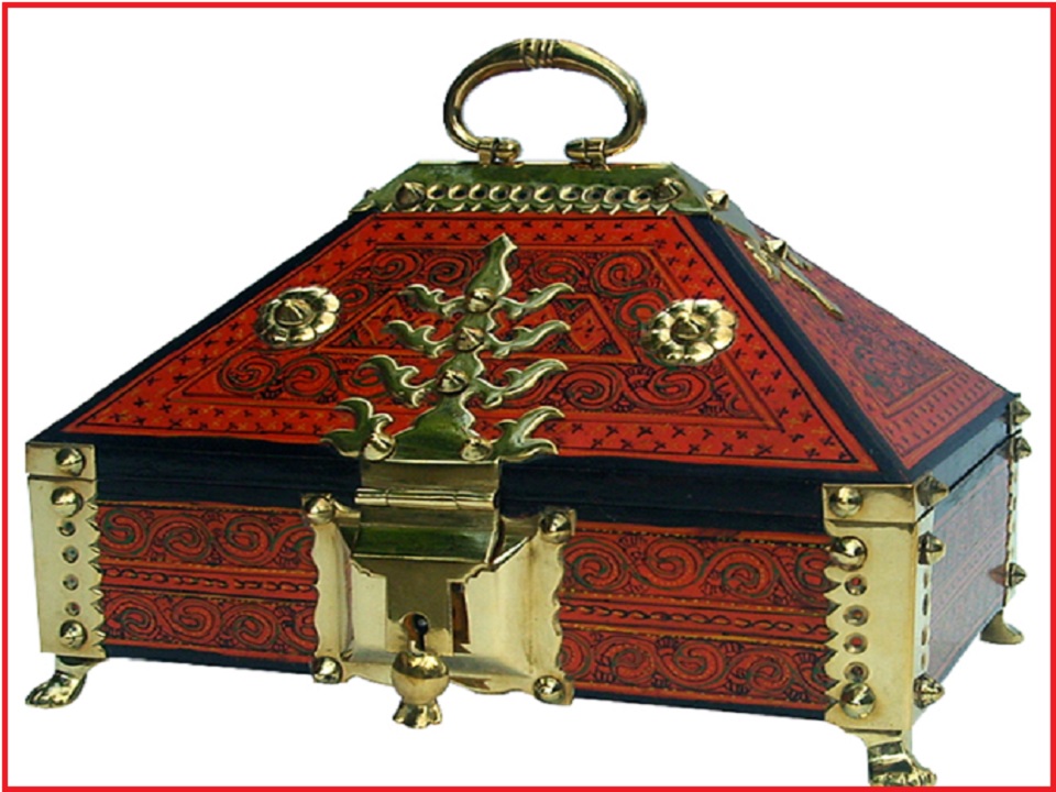 Kerala souvenirs Amadapetti or Jewel box